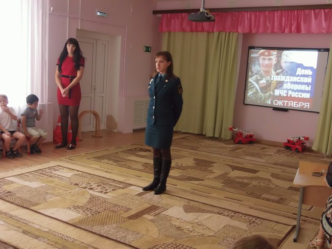Всероссийский открытый урок по «Основам безопасности жизнедеятельности» провели сотрудники МЧС города Радужного в рамках месячника по ГО