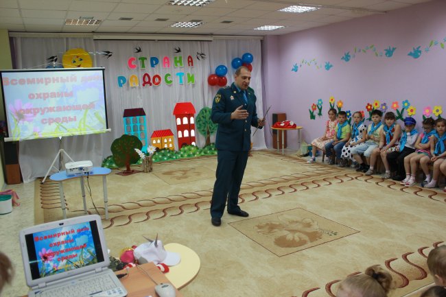 Открытые уроки по пожарной безопасности в детских оздоровительных лагерях Радужного. 